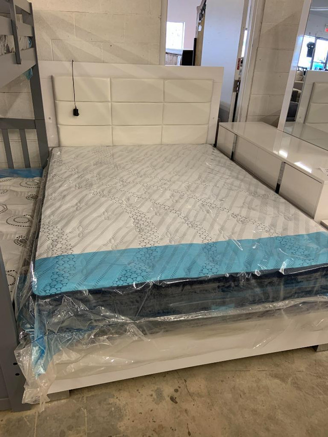 Warehouse Mattress Blow Out Sale!! twin/single from $89. Full/double from $129. Queen From $199. king from $399 dans Lits et matelas  à London - Image 4
