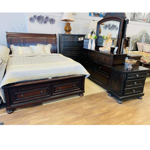 Wooden Bedroom Set in Queen Size in Beds & Mattresses in Oakville / Halton Region - Image 4