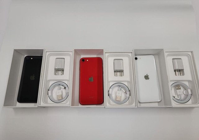 iPhone 12 64GB 128GB 256GB  CANADIAN MODELS NEW CONDITION WITH ACCESSORIES 1 Year WARRANTY INCLUDED dans Téléphones cellulaires  à Saskatchewan - Image 4