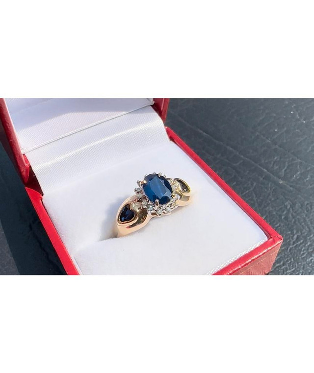 #413 - 10kt Yellow Gold, Sapphire &amp; Diamond “Heart” Ring, Size 9 1/4 in Jewellery & Watches - Image 3