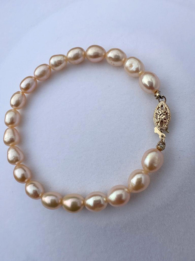 #400 - 7, 14kt Yellow Gold, Chinese Freshwater Pearl Bracelet in Jewellery & Watches
