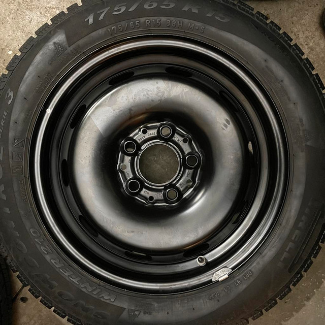 175/65/15 Pirelli winter presque nouveau + rims 15 pouces 5x112 mini cooper in Tires & Rims in Laval / North Shore