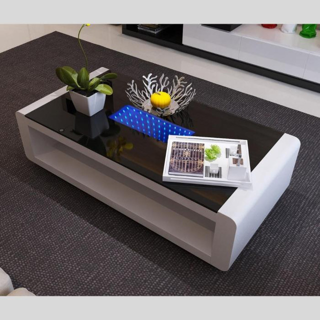 Coffee Table with Criss Cross Base in Coffee Tables in Chatham-Kent - Image 3