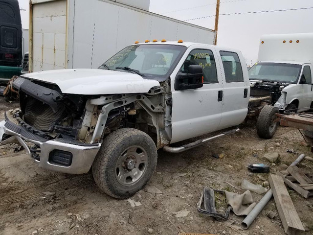2011 Ford F-350 Crew Cab 6.2L 4x4 For Parting Out in Auto Body Parts in Manitoba - Image 2