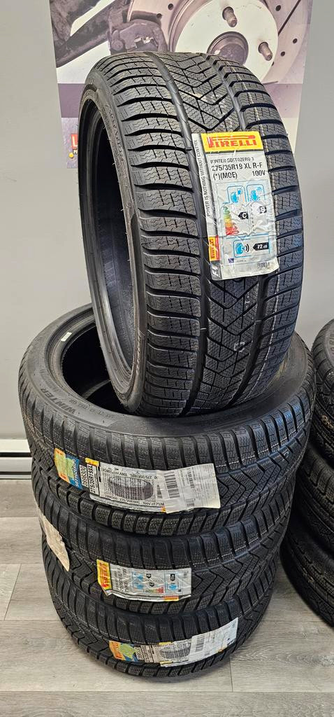 275/35/19 2 pneus hiver pirelli RUNFLAT NEUFS 550$ la paire in Tires & Rims in Greater Montréal