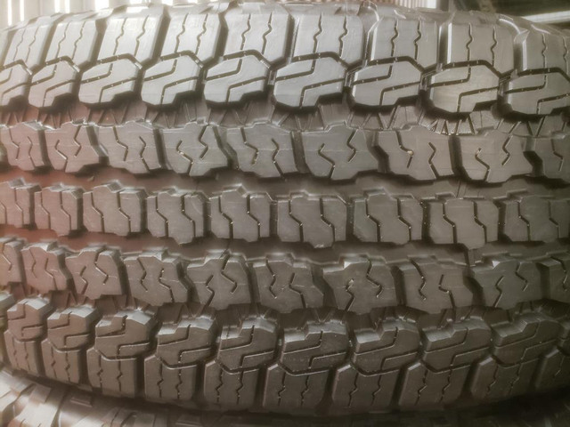 (Z443) 5 Pneus Ete - 5 Summer Tires 255-70-18 Goodyear 10/32 - PRESQUE NEUF / ALMOST NEW in Tires & Rims in Greater Montréal - Image 2