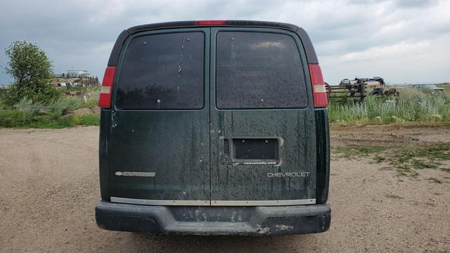 Parting out WRECKING: 2004 Chevrolet Express Van 2500 in Other Parts & Accessories in Winnipeg - Image 4