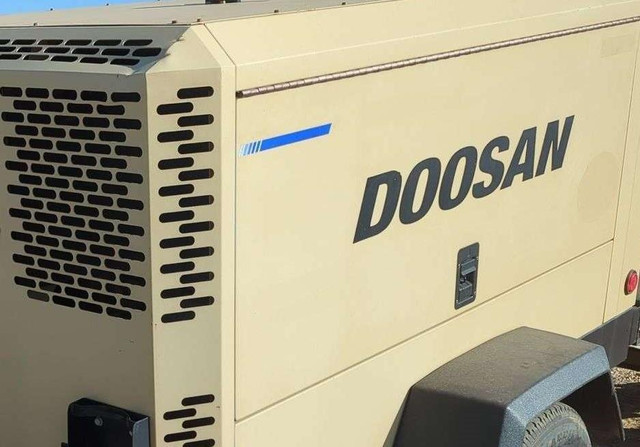 Doosan 375CFM Towable Diesel Compressor - LOW LOW LOW HOURS in Other Business & Industrial in British Columbia