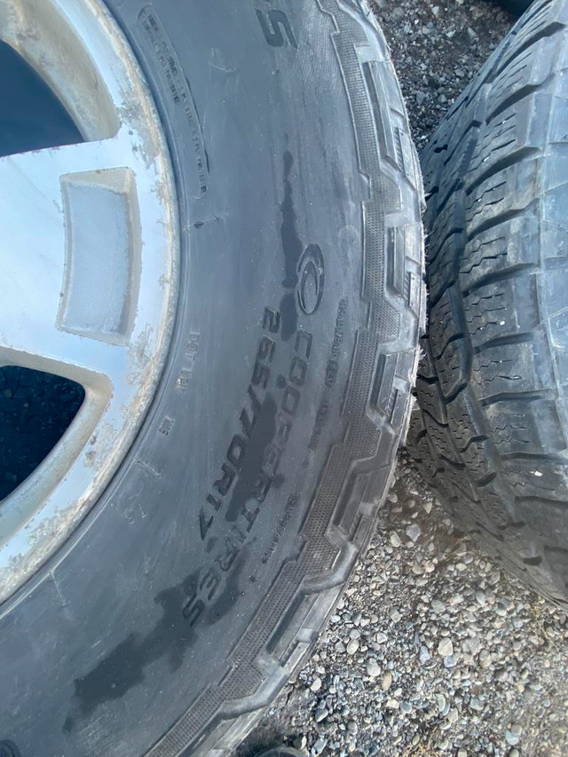 265/70R17Set of 4 rims and tires that  came off from a 2009 CHEVROLET AVALANCHE. in Auto Body Parts in Calgary - Image 4