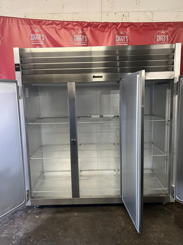 $11k commercial traulsen triple door freezer for only $4500 ! 4 available , can ship anywhere in Industrial Kitchen Supplies - Image 4