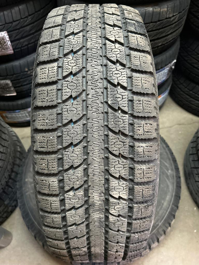 4 pneus dhiver P235/65R17 104S Toyo Observe GSi5 31.5% dusure, mesure 8-8-8-8/32 in Tires & Rims in Québec City - Image 2