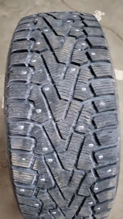 4 pneus dhiver P225/55/18 102T Pirelli Winter Ice Zero (Studded) 14.0% dusure, mesure 10-10-10-10/32, a clous