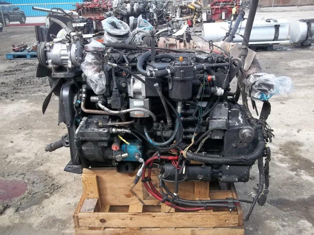 Cummins 8.3 Good used motor with warranty in Engine & Engine Parts - Image 2