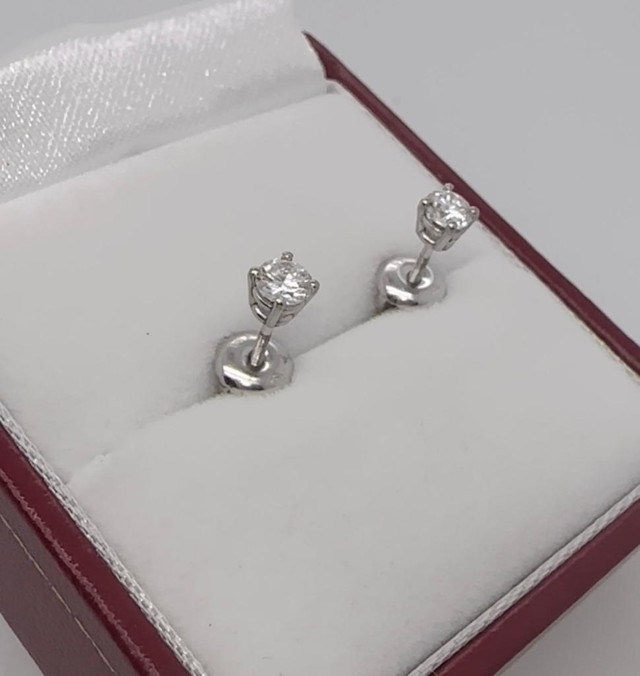 #352 - .30ctw Diamond, 14k White Gold, Screwback Stud Earrings NEW in Jewellery & Watches