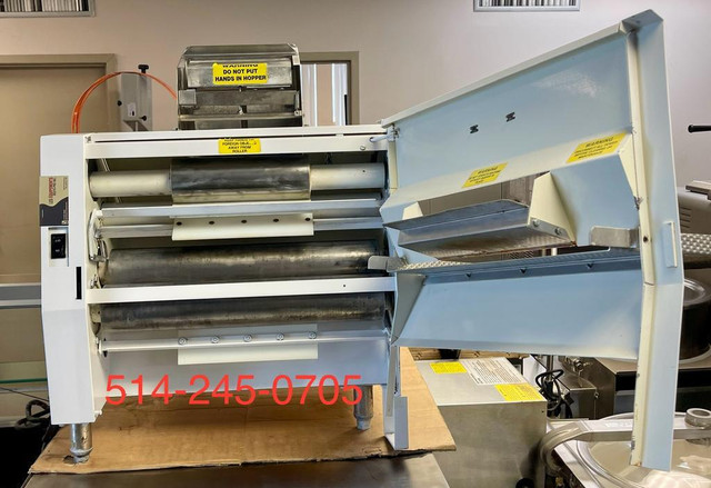 Laminoir 20” 115V Comme Neuf. 20” dough Sheeter Like New. in Industrial Kitchen Supplies - Image 2