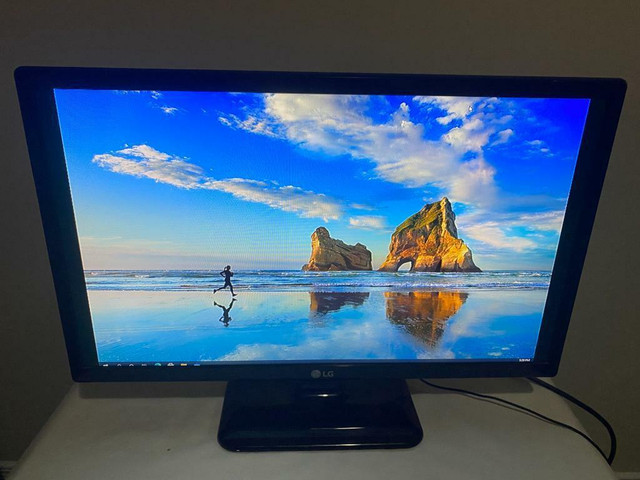 Used 24 LED TV /Monitor with  HDMI for Sale, Can deliver in Monitors in Hamilton
