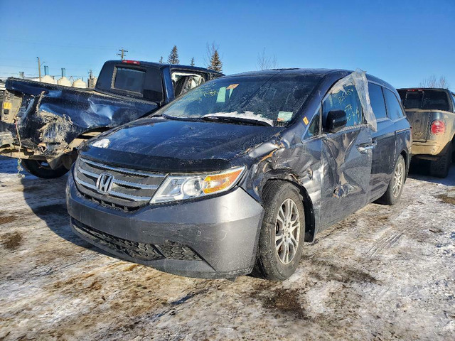 2012 Honda Odyssey for parts in ATV Parts, Trailers & Accessories in Calgary - Image 3
