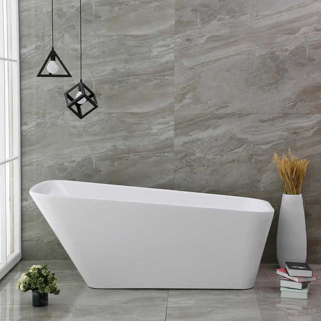 67x31.5x26 - One-Piece Seamless Acrylic White Freestanding Tub                        JBQ in Plumbing, Sinks, Toilets & Showers - Image 2