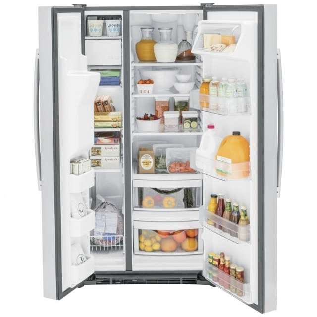 GE GSS23GYPFS 33 Side By Side Refrigerator With Water &amp; Ice Dispenser 23 Cu. Ft. in Refrigerators in Markham / York Region - Image 4