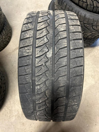 4 pneus dhiver P245/40R18 97H Farroad FRD79 21.5% dusure, mesure 8-8-8-8/32
