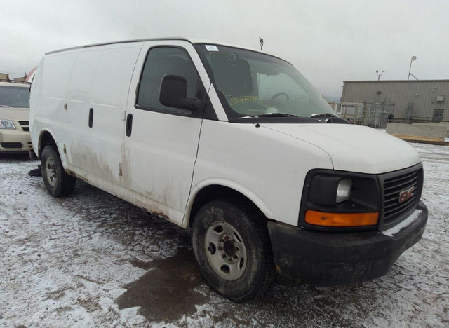 2011 GMC Savana 2500 4.8L RWD Parting Out in Auto Body Parts in Saskatchewan - Image 2