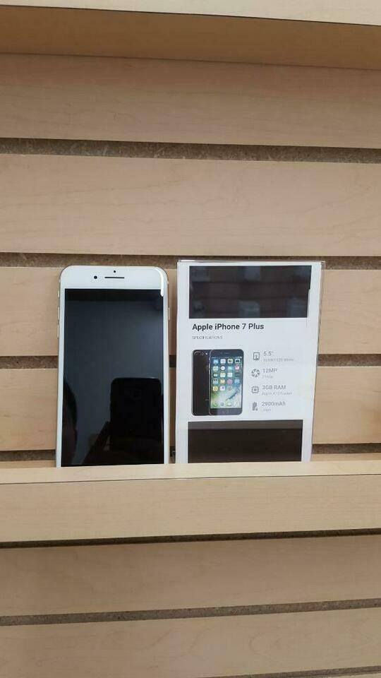 Spring SALE!!!  UNLOCKED iPhone 7 + Plus 32GB 128GB 256GB New Charger 1 YEAR Warranty!!! in Cell Phones