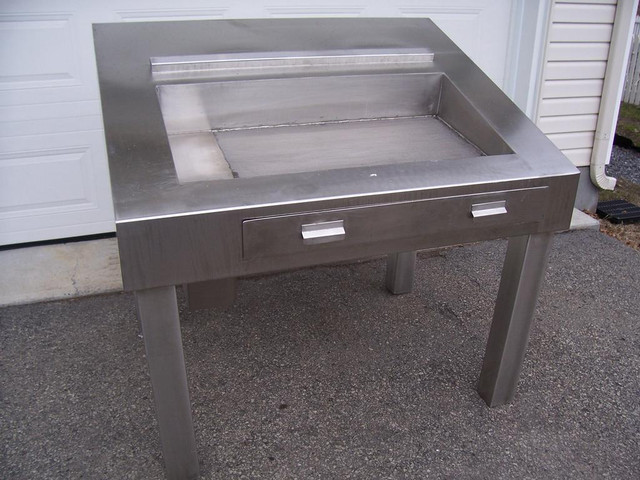 Table dinspection / triage en acier inoxydable --- Stainless steel Sorting / inspection table in Other Business & Industrial in West Island