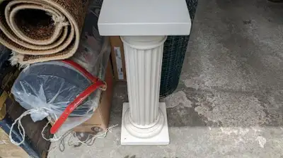 ONLINE AUCTION: White Pillar Plant Stand
