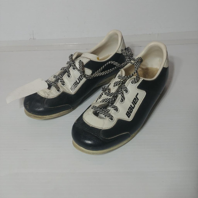 Bauer Curling Shoes - Size 5 - Pre-Owned - Z14491 in Curling in Calgary