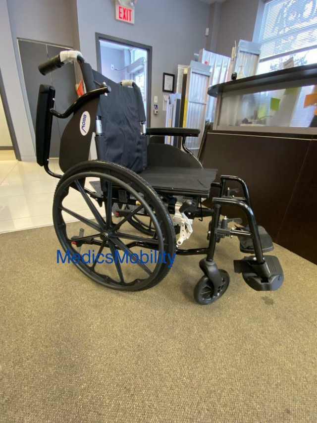 Aluminum Wheelchair by Mobb Health Care MOBBHHC Light Weight  MHALWC18 in Health & Special Needs in Ontario - Image 2