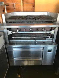 BBQ grill commercial en stainless (au gas) et frigo