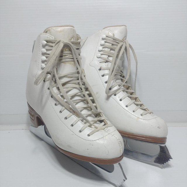 Jackson Classique Figure Skates - Size 6C - Pre-owned - S5NW4Q in Other in Calgary