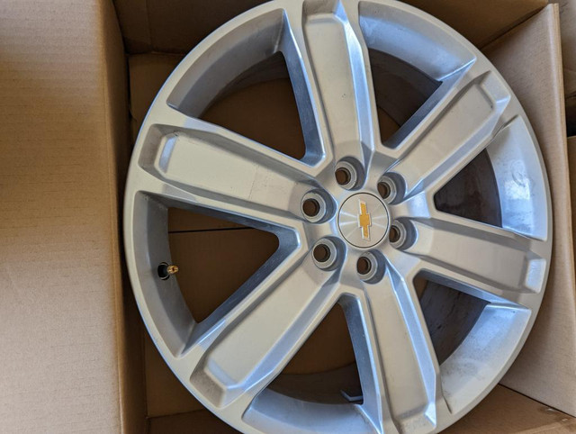 BRAND NEW   CHEVY TRAVERSE / BLAZER   FACTORY OEM  20 INCH ALLOY WHEEL SET OF FOUR     .NO SENSORS in Tires & Rims in Ontario - Image 2
