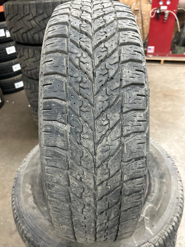 4 pneus dhiver P235/65R17 104T Goodyear Ultra Grip Winter 41.5% dusure, mesure 8-8-7-7/32 in Tires & Rims in Québec City - Image 4