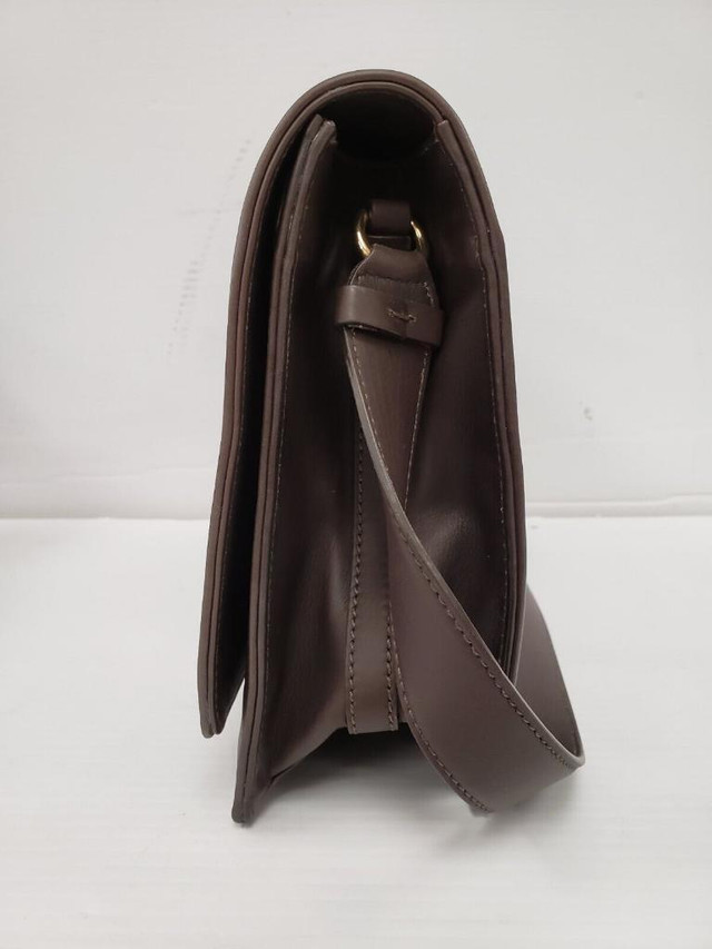 (I-30461) Salvatore Feragamo BUFG Shoulder Bag in Women's - Bags & Wallets in Alberta - Image 4