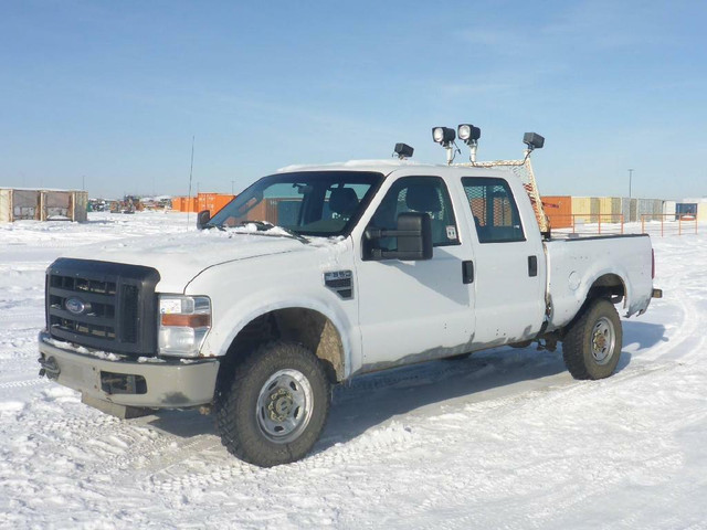 2010 Ford F350 6.8L V10 4x4 Low Km Truck For Parts Outing in Auto Body Parts in Manitoba