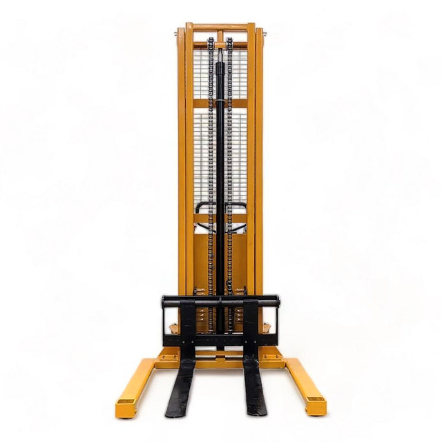 HOC SPN1035E SEMI ELECTRIC WIDE LEG PALLET STACKER 1000 KG (2204 LBS) + 138&#39;&#39; HEIGHT CAPACITY + 3 YEAR WARRANTY in Power Tools - Image 4