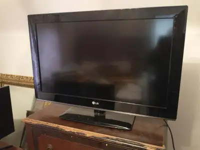 ONLINE AUCTION: LG TV