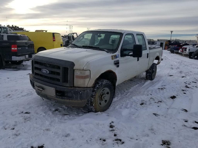 2010 Ford F350 6.8L V10 4x4 116km For Parts outing in Auto Body Parts in Manitoba