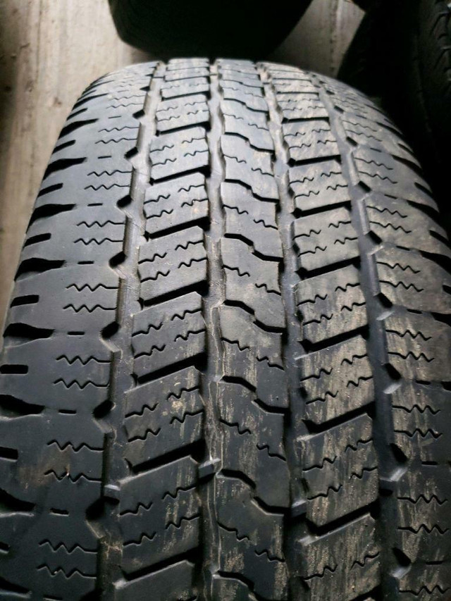 4 pneus d'été 265/65/17 110S Goodyear Wrangler SR-A 61.0% d'usure, mesure 4-5-6-5/32 in Tires & Rims in Québec City