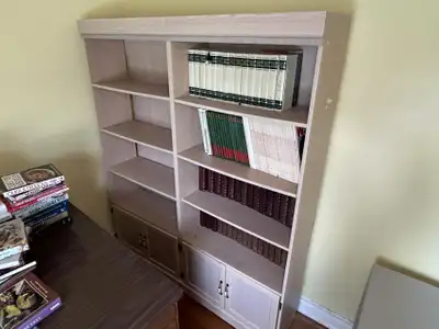 ONLINE AUCTION: Bookshelves