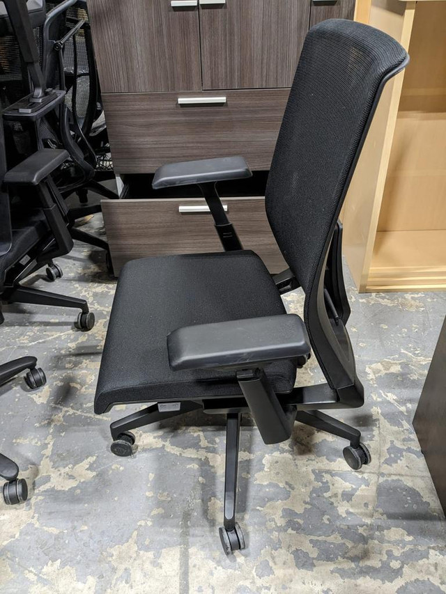 Haworth Very Office Chair in Good Condition-Call us now! in Chairs & Recliners in Toronto (GTA) - Image 3