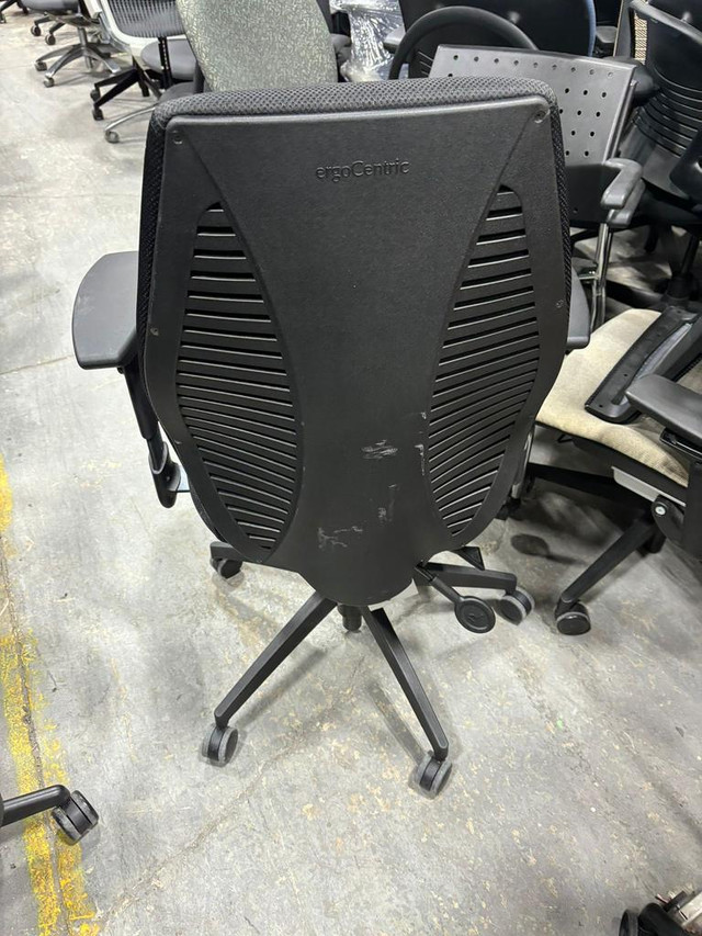 Gry Mattr+ergoCentric airCentric 3 Task Chair-Excellent Condition-Call us now! in Chairs & Recliners in Toronto (GTA) - Image 4