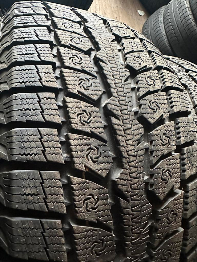 4 pneus d hiver 265/55r19 toyo ( équivalent au 255/60r19) in Tires & Rims in Lévis