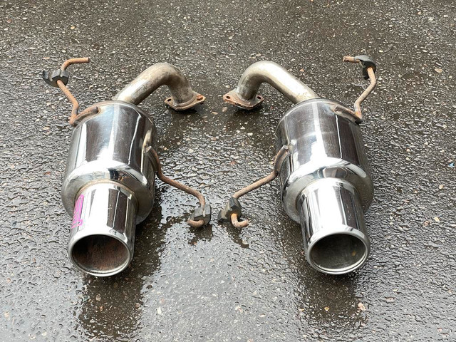 JDM Subaru Legacy Exhaust Muffler 2005 2006 2007 2008 2009 Racing / Performance STI Genome in Other Parts & Accessories in City of Montréal - Image 2