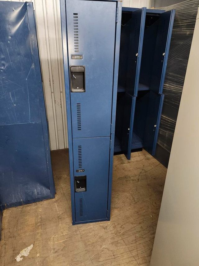 Casiers demi portes bleu in Desks in Québec - Image 3