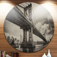 Made in Canada - Design Art 'Manhattan Bridge in Dark Grey' Photographic Print on Metal