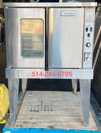 Four Convection Electric 208V 3 Phases Comme Neuf. Electric convection oven like new.
