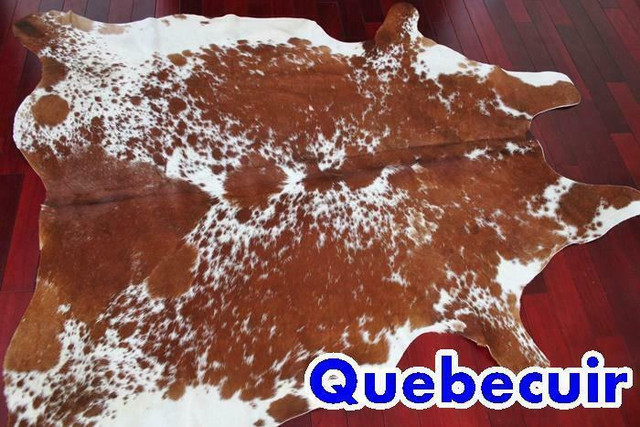 Tapis peau de vache Cowhide rug decoration promotion Noel Christmas in Rugs, Carpets & Runners in Québec - Image 2