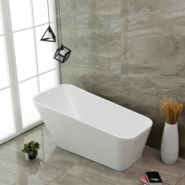 67x31.5x26 - One-Piece Seamless Acrylic White Freestanding Tub                        JBQ in Plumbing, Sinks, Toilets & Showers